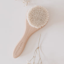 Afbeelding in Gallery-weergave laden, Baby borstel - Beukenhout en geitenhaar - Haar en huid